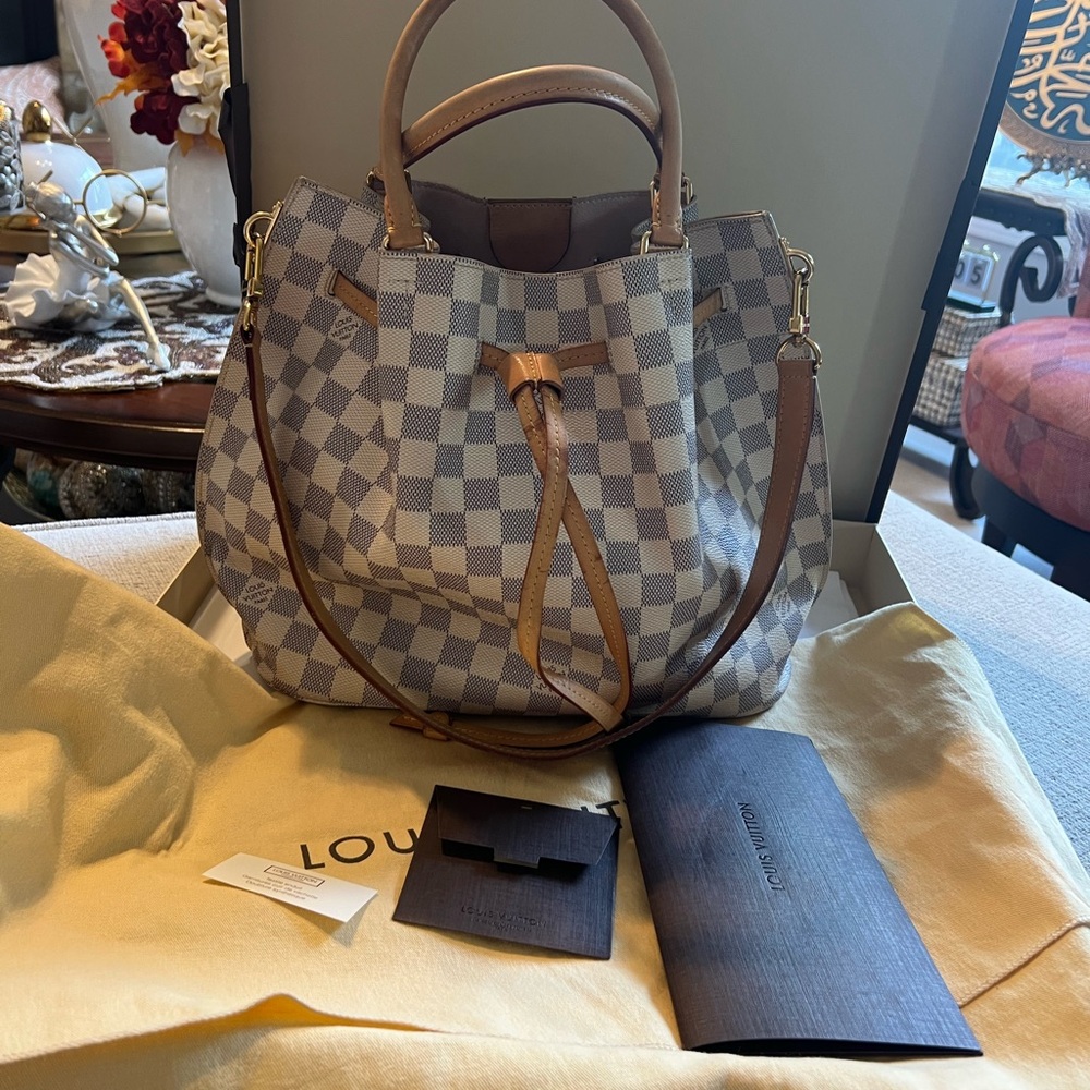 Louis Vuitton100% original very good condition